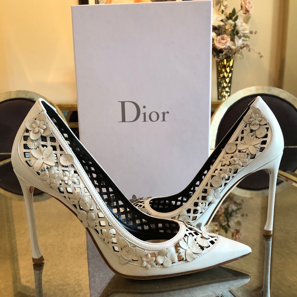 ‼️SOLD‼️CHRISTIAN DIOR FLORE LASER CUT PUMPS - Picture 2 of 7